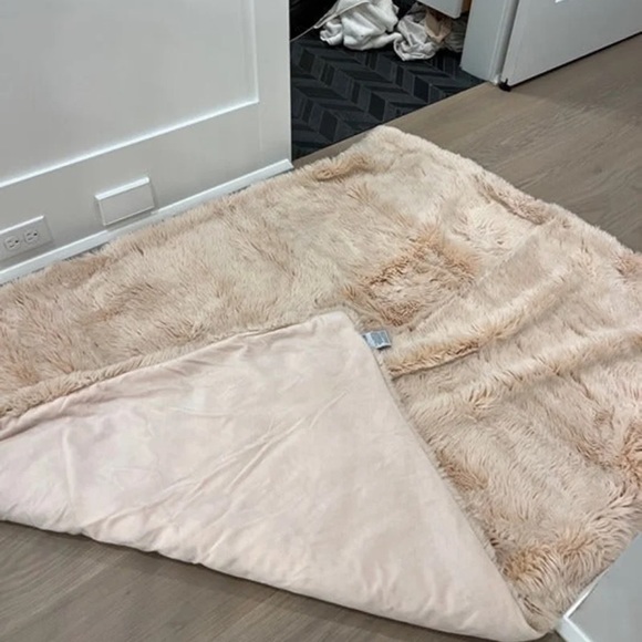 NORDSTROM AT HOME Cuddle Up Faux Fur Throw - Picture 2 of 2